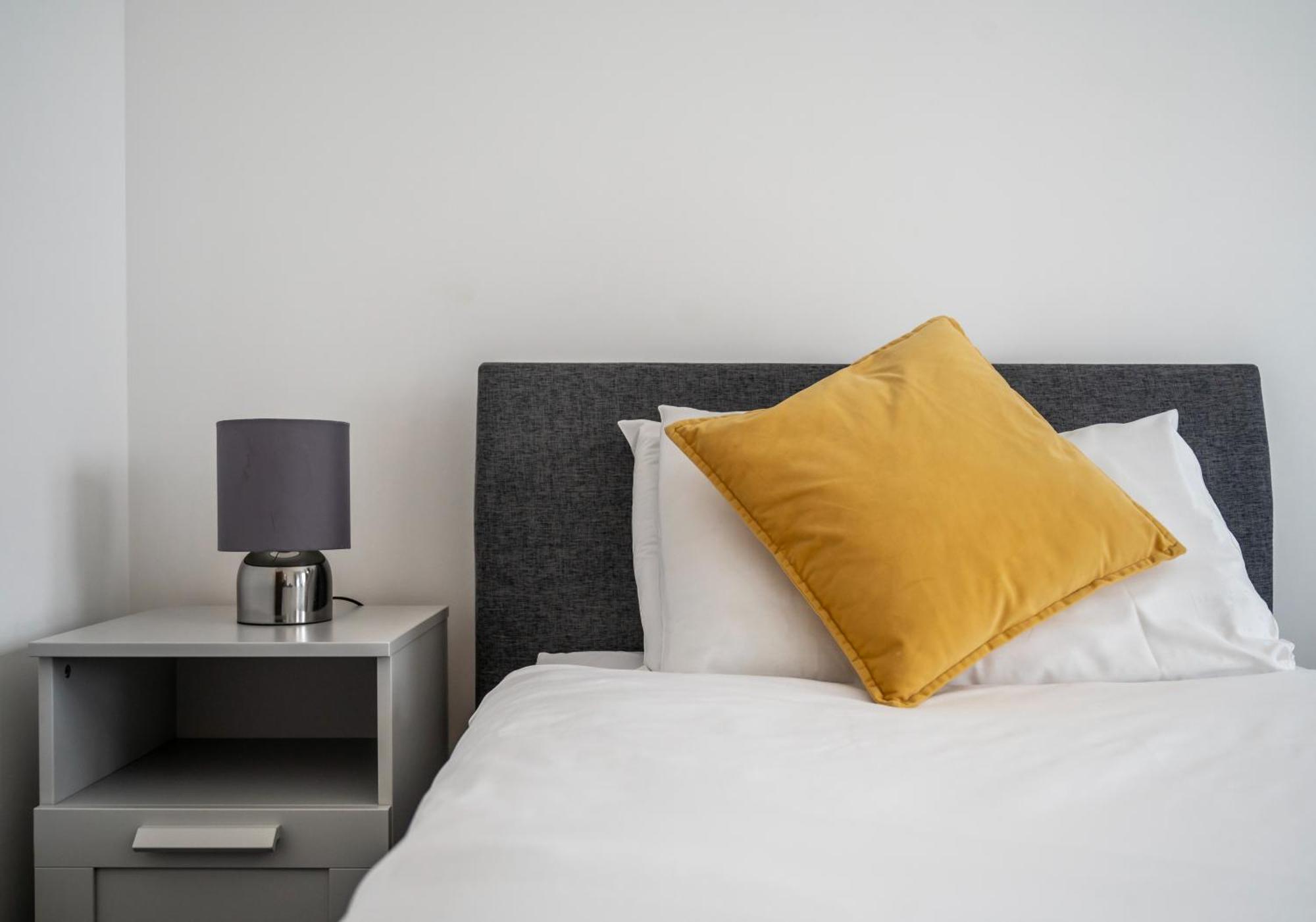 Shoreland - Cherry Apartment